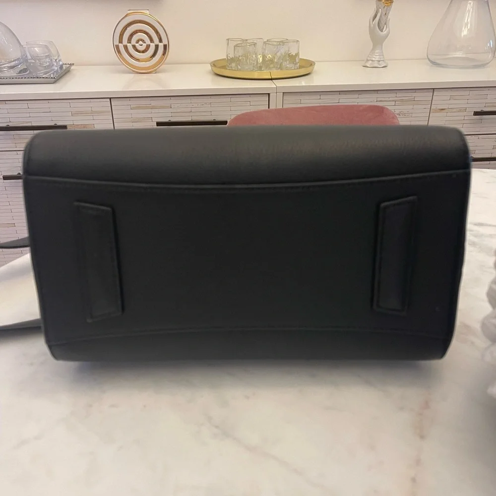 GIVENCHY - Authentic Small Antigona Satchel- NWOT - Picture 4 of 7